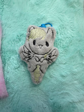 Load image into Gallery viewer, Wall-eyed pastry fan Keychain
